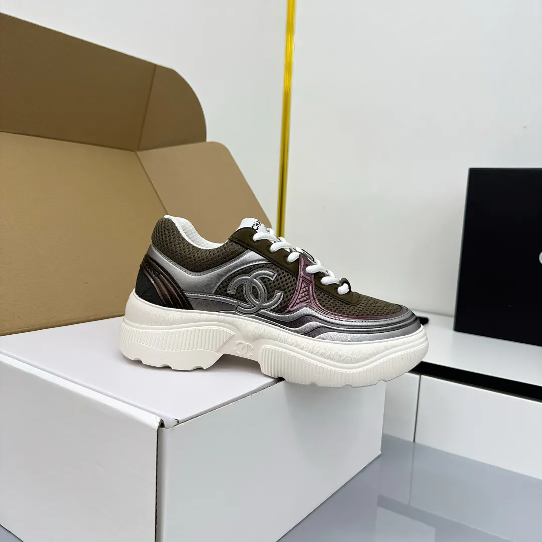 👟👟Ex-factory price 660👟👟 Chanel bread shoes ~ original calfskin panda shoes Chanel 25C latest hot style panda black and white sports shoes casual sneakers Xiaoxiang hot item classic black and white panda color coco girls must pay Fabric: original custom mixed sheepskin lining: original imported breathable mesh lining outsole: Original molded rubber + TPU combination Size: Women's 35-41 Buy now👉 Buy now👉